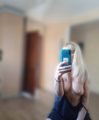 Я живу в Москве и готова подарить тебе незабываемые моменты настоящего удовольствия. Мои услуги включают широкий спектр вашей фантазии - от страстных эротических массажей до разнообразных ролевых игр. Я знаю, что мужчины ценят женское обаяние и опыт, поэтому я гарантирую, что ты останешься доволен нашей встречей. Фото подтверждает мою привлекательность и все отзывы оставляют о себе лишь лучшие впечатления. 🌟 Так что не жди искренних приключений в Москве, команда со мной сегодня! 💋 Елена